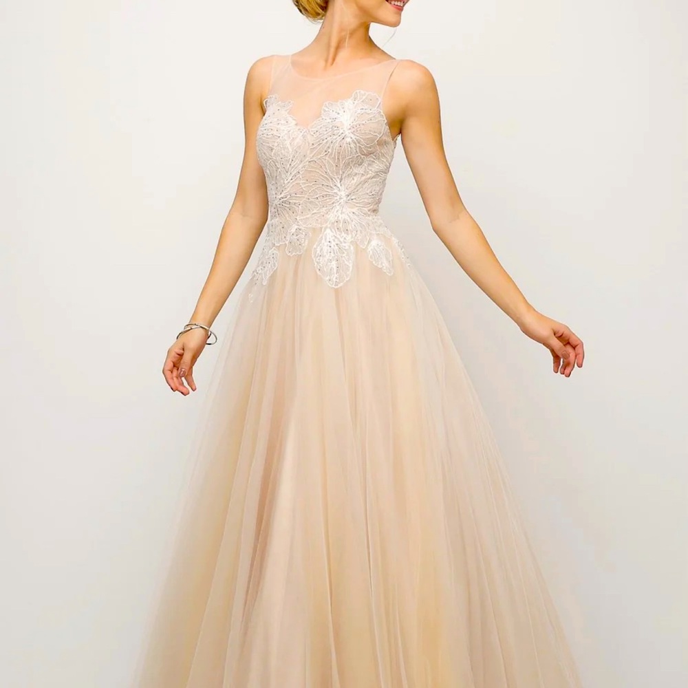 Elegant princess dress for wedding size 8 champagne